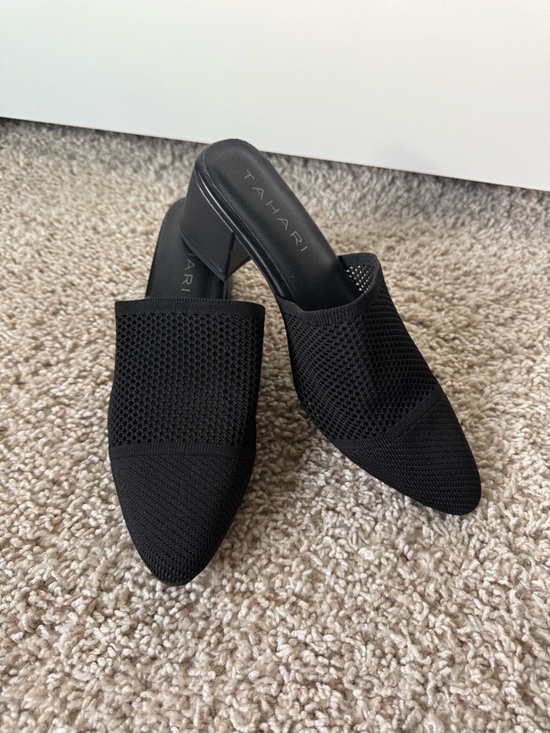 Tahari Shoes - 90’s minimal Tahari Black Knit Pointed Mule with Low Block Heel